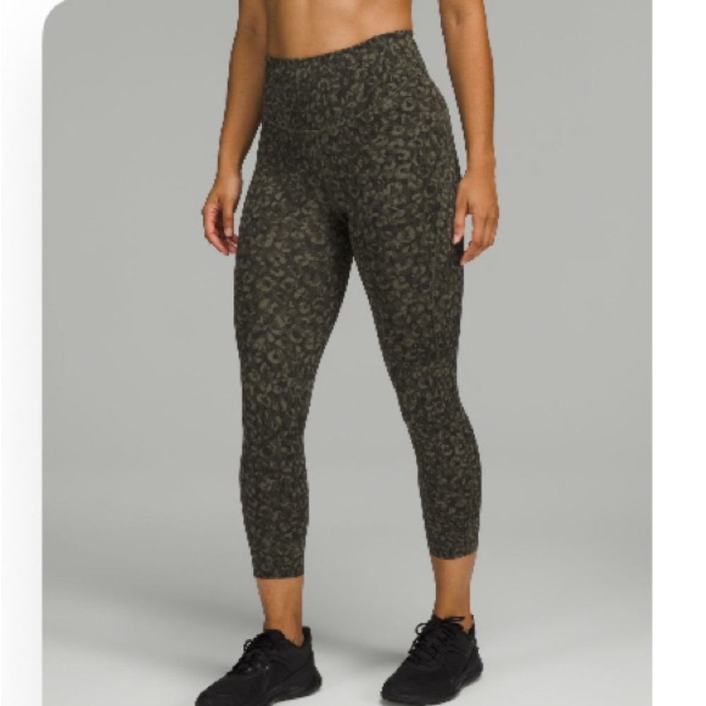 Lululemon Base Pace 23”
